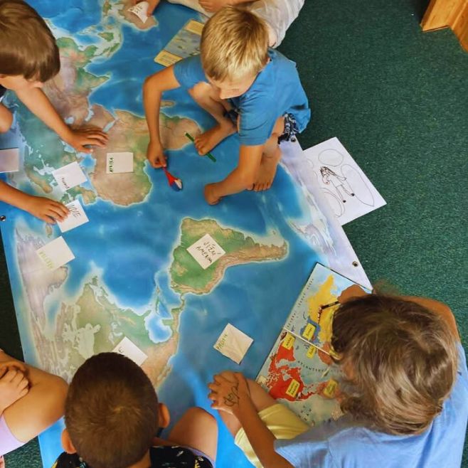 Vybavte svou třídu kvalitními zeměpisnými pomůckami od MAPUiTO 🌍📚 Prozkoumejte naši nabídku: www.mapuito.cz #zemepis...