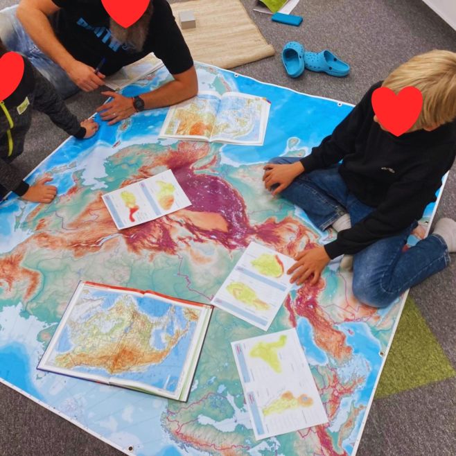 TIP🦊 poznáváme světové řeky 🌊 KE STAŽENÍ Ze ZŠ Vápenná k nám dorazily krásné fotky z výuky 🌍✏️ Děti pracují s našimi...